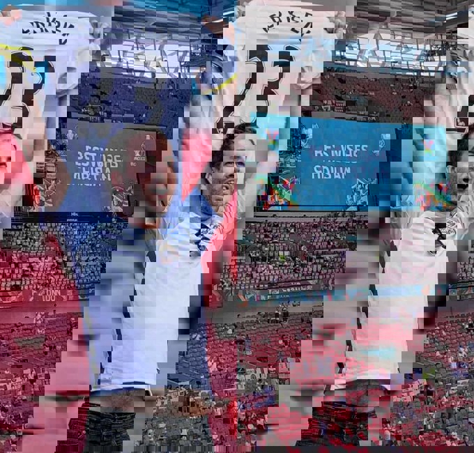 1611753