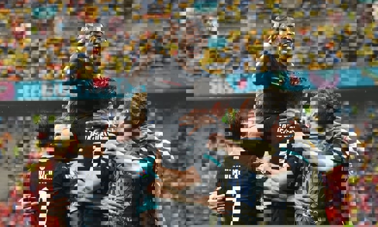 1611828