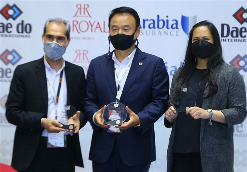 نظری: شانه به شانه قدرتهای دنیا حرکت میکنیم