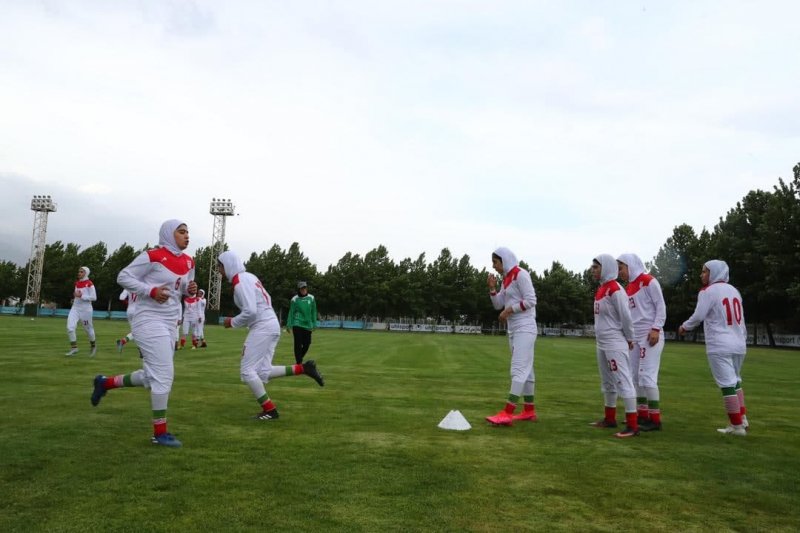 جشنواره گل شاگردان ایراندوست در دیداری دوستانه