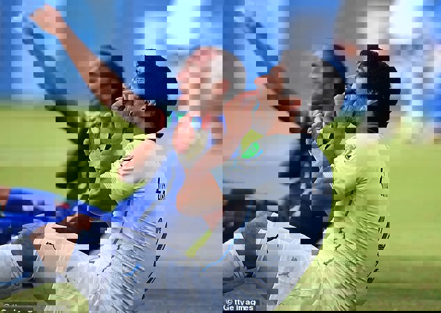 1612817