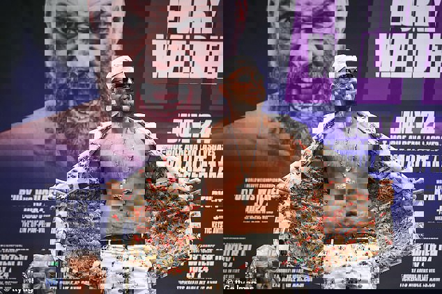 1612925