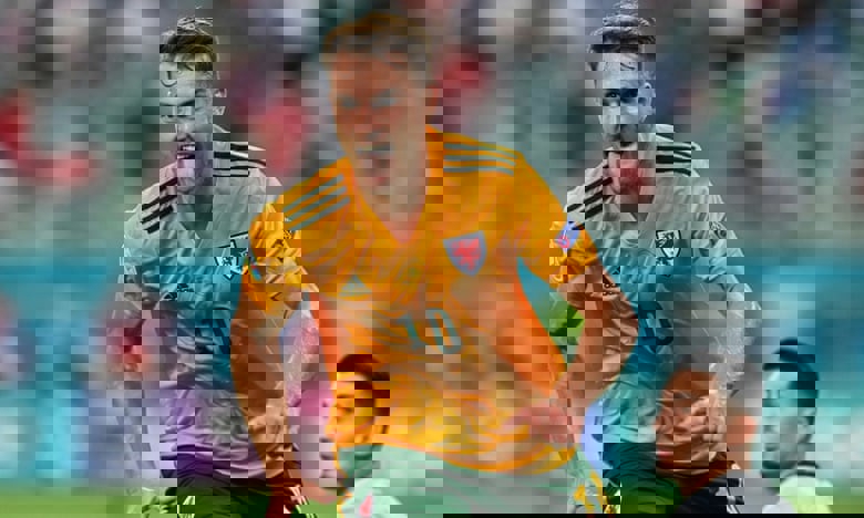 1613037
