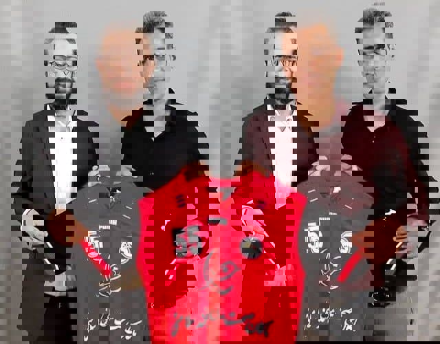 1613673