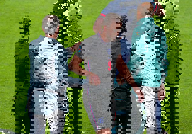 1613692