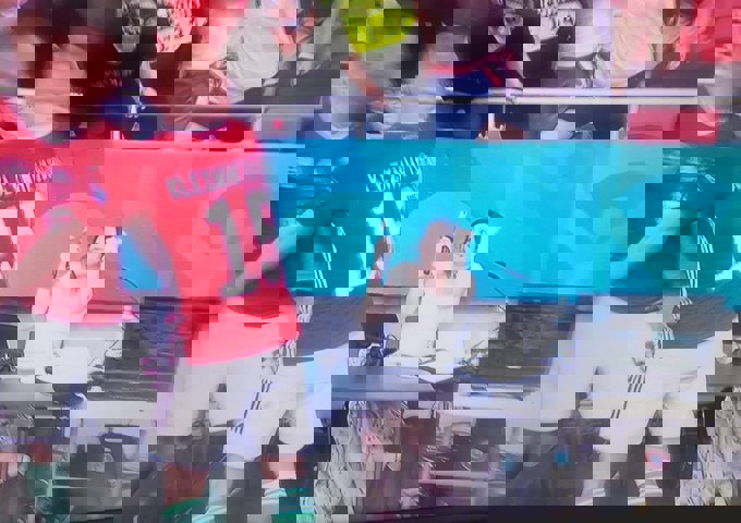 1613835