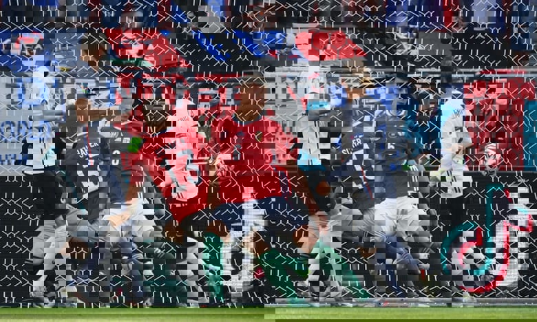 1613846