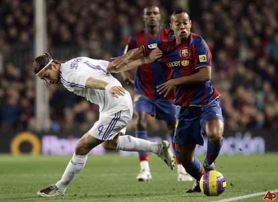 الکلاسیکو؛ نبرد رونالدینیو و راموس در فیفا 21