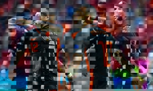 هلند 3 - 0 مقدونیه؛ تیم دی بوئر مدعی قهرمانی است
