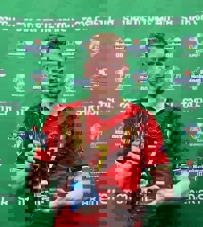 1614808