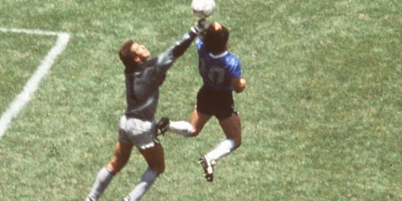 35سال پس از"دست خدا"؛مارادونا هنرمند یا کلاهبردار؟