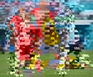 سوئد 3 - 2 لهستان؛ صدرنشینی در حضور لاروخا