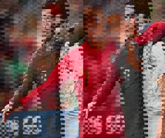 کریس رونالدو علی دایی را بغل کرد! (عکس)