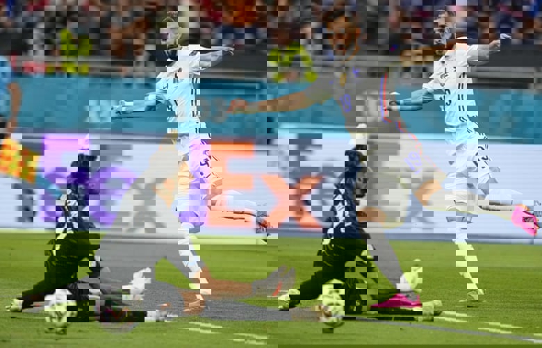 1615585