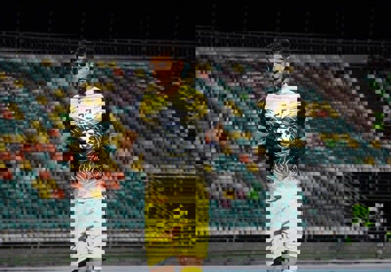 دوئل برای حضور در قفس توری برابر سپاهان