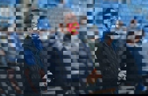 نکونام: جوری سرمان کلاه می گذارند که می مانیم!