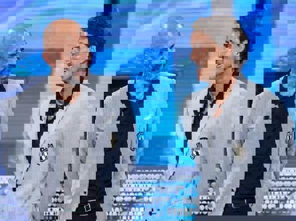 1616823