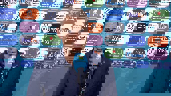 1616907