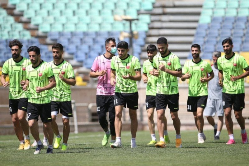 پچ پچ در رختکن پرسپولیس علیه مدیران؛ پول برسانید!