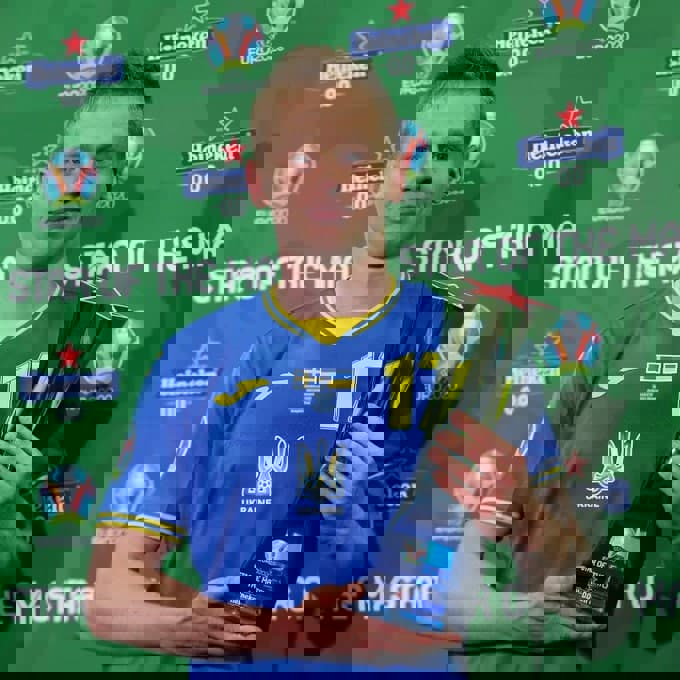 1617807