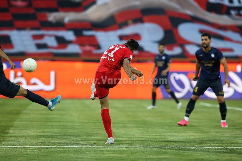 پرسپولیس مقابل گل گهر به میدان میرود