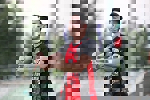 حسینی: این گل را به پدر و مادرم تقدیم می کنم