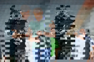 آقا یحیی! این گل‌محمدی را دوست نداشته باش