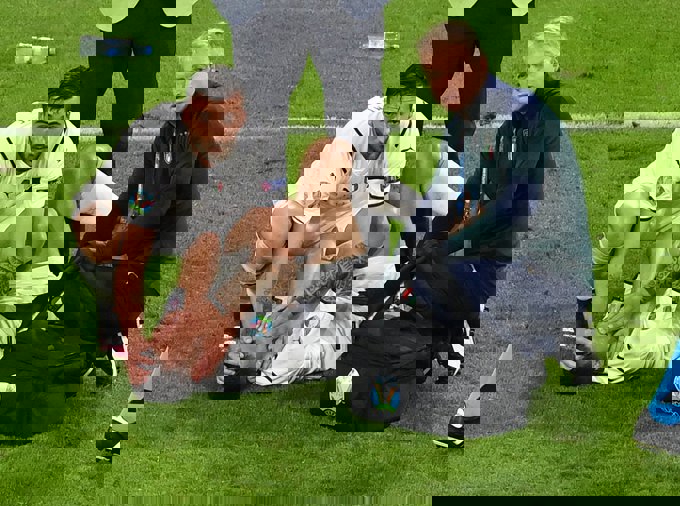 1618921