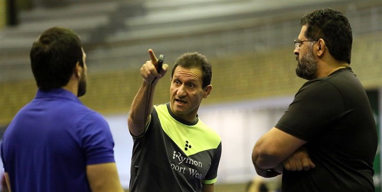 حضرتی‌پور: کشتی‌گیران خودشان باشند کفایت می‌کند