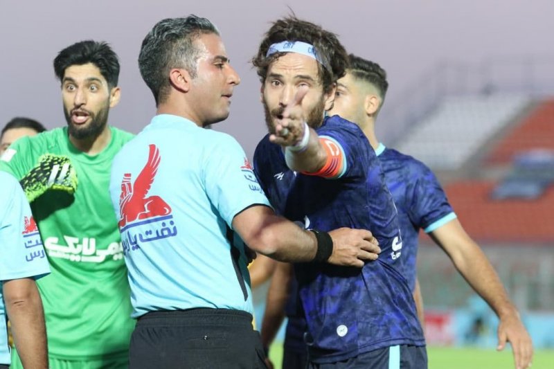 ذرهبین کارشناسان روی صحنههای جنجالی پیکان - سپاهان