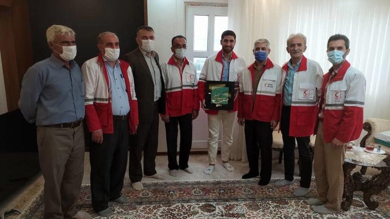 جهانبخش در لباس جمعیت هلال احمر