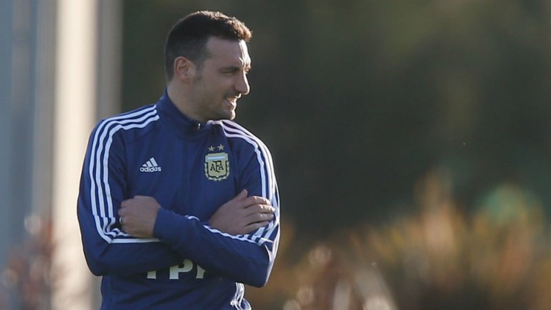 قهرمان هم نشویم، مسی بهترین بازیکن تاریخ است