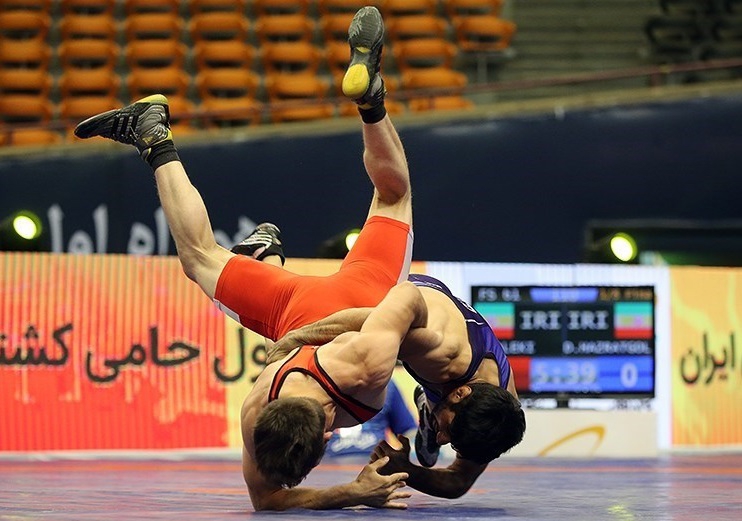 چشم‌ امید ایران به آزاد و فرنگی‌کاران