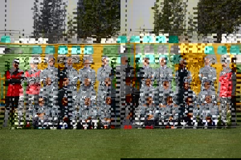 جشنواره گل شاگردان ایراندوست در دیار نصف جهان