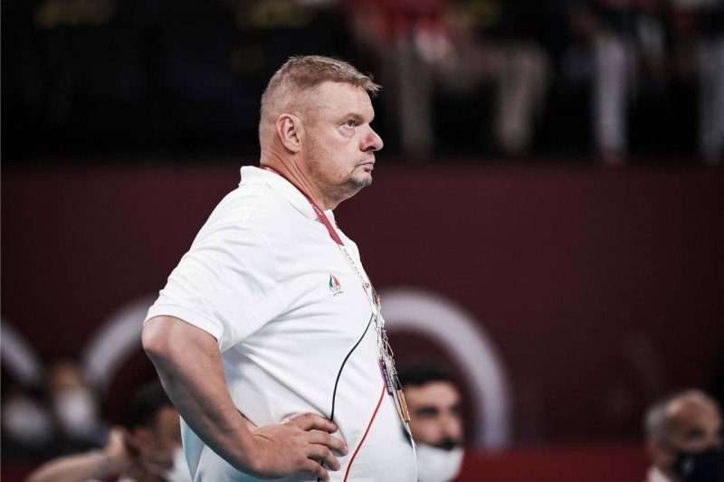 آلکنو: نباید روی ابرها سِیر کنیم