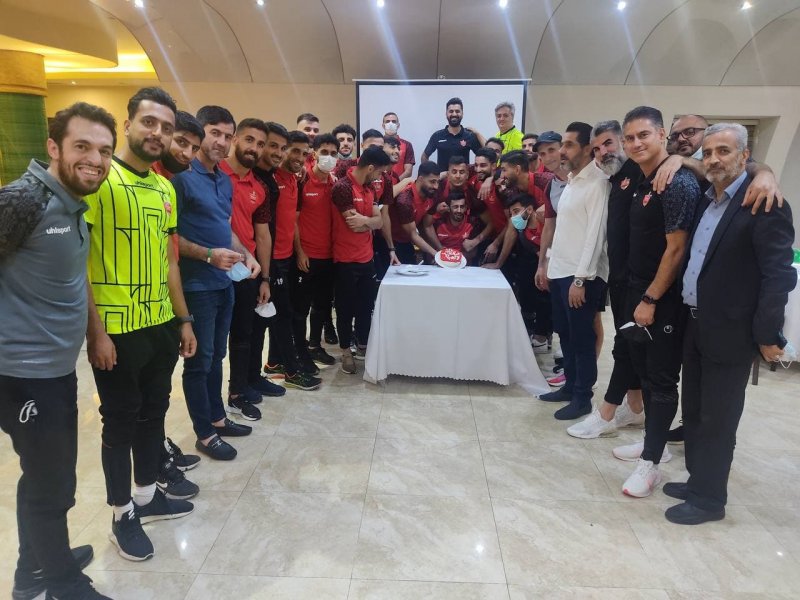 نیشگون و کیک مالی در اردوی پرسپولیس (عکس)