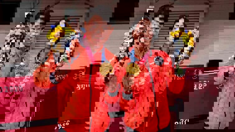 1627005