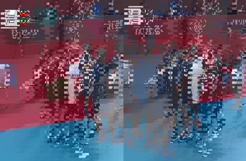 1627044