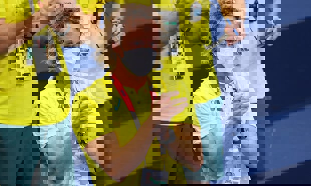 1627696