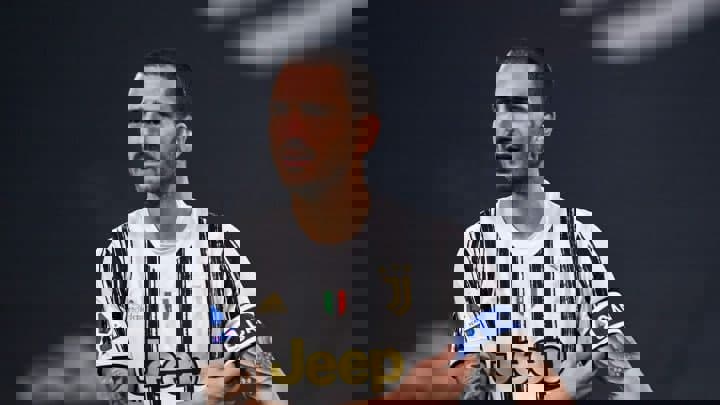 1627976