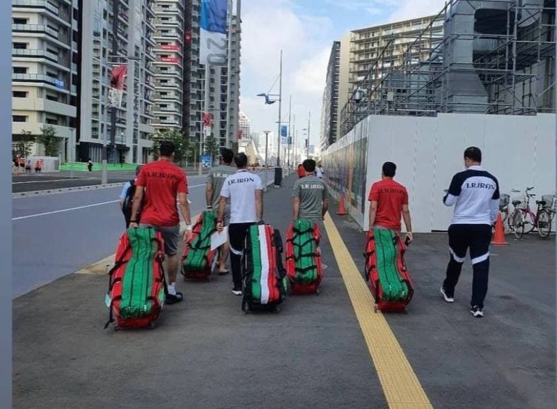 مردان شمشیربازی ایران راهی سالن مسابقه میشوند