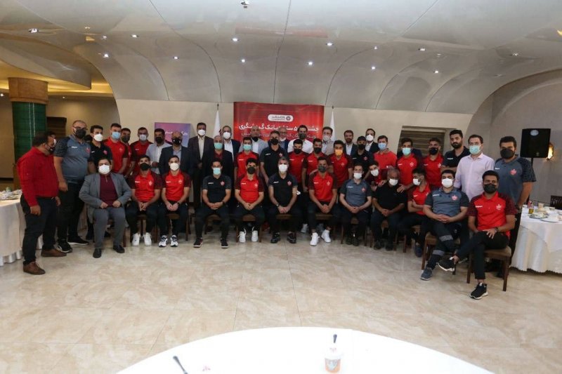 پرسپولیسی‌ها از اسپانسر پاداش گرفتند (عکس)