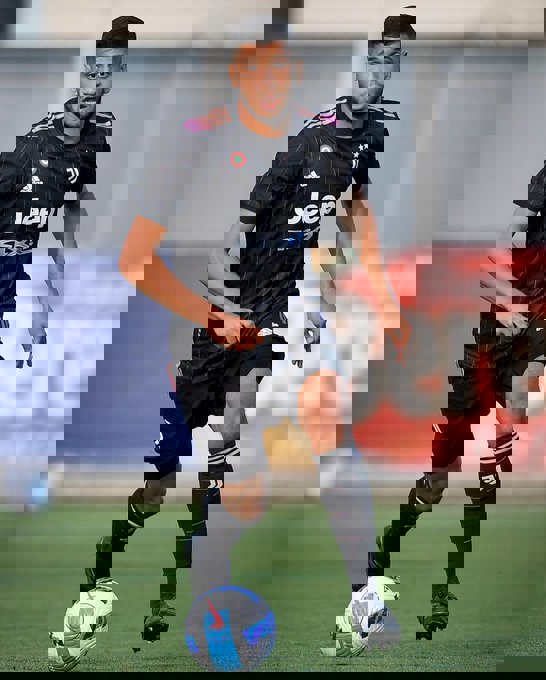 1628562