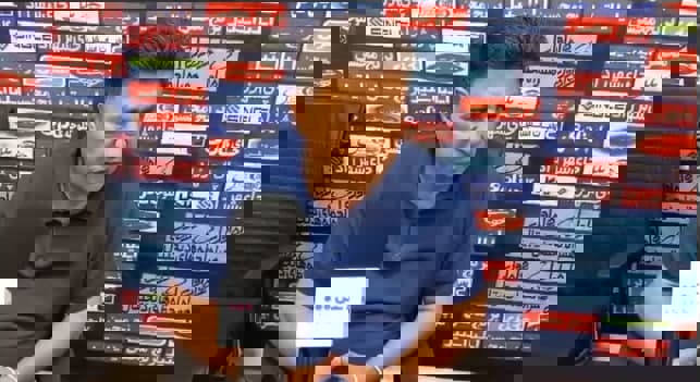 قلعه‌نویی: قطار گل‌گهر راه افتاده و به آن سنگ می‌زنند