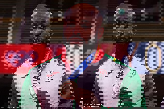 1628621