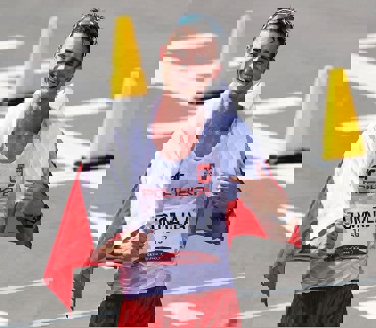 1631597