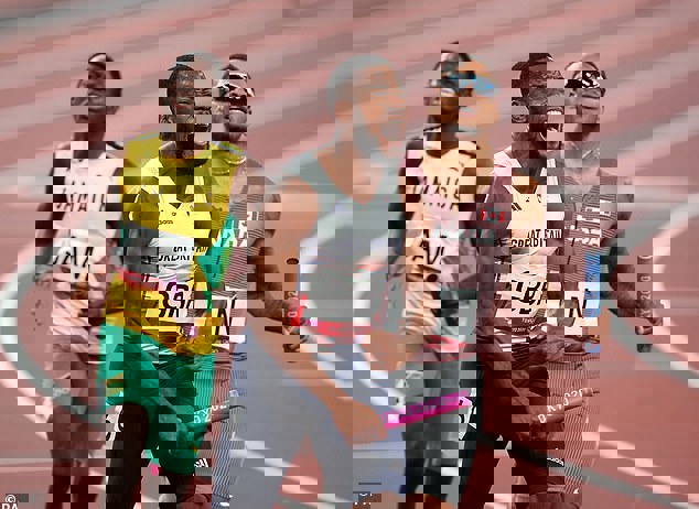 1631859