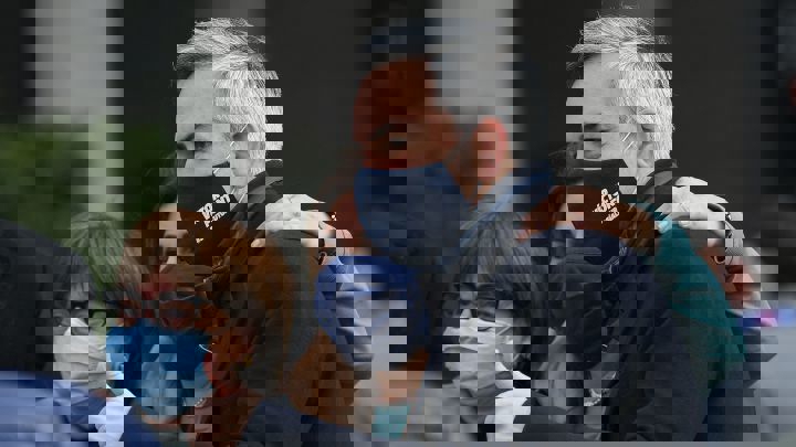 آقای لاپورتا، مگر وعده نداده بودی با مسی تمدید می‌کنی؟