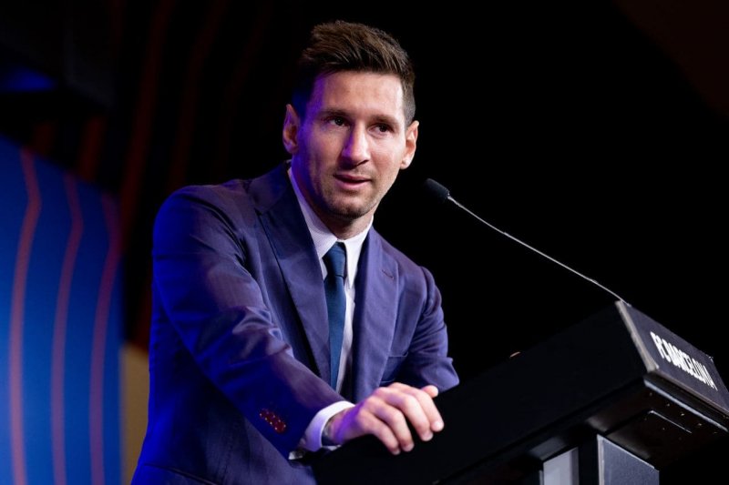 دوستان لئو، مسی را به پاریس بدرقه کردند