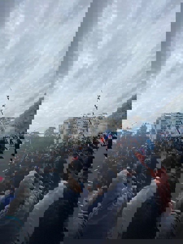 1633235